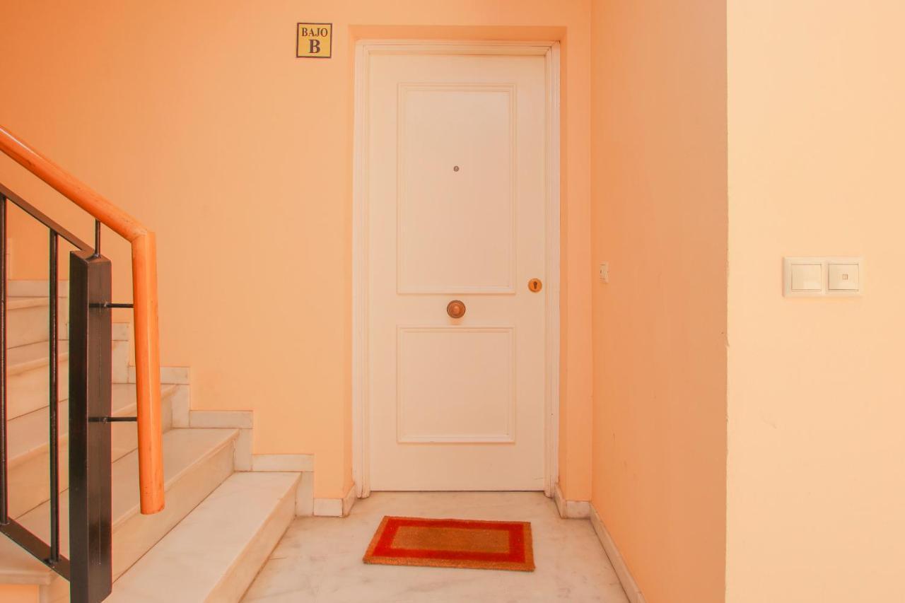 Modern Apt - Luxe Queen Bed - Walk To Isla Magica Seville Exterior photo