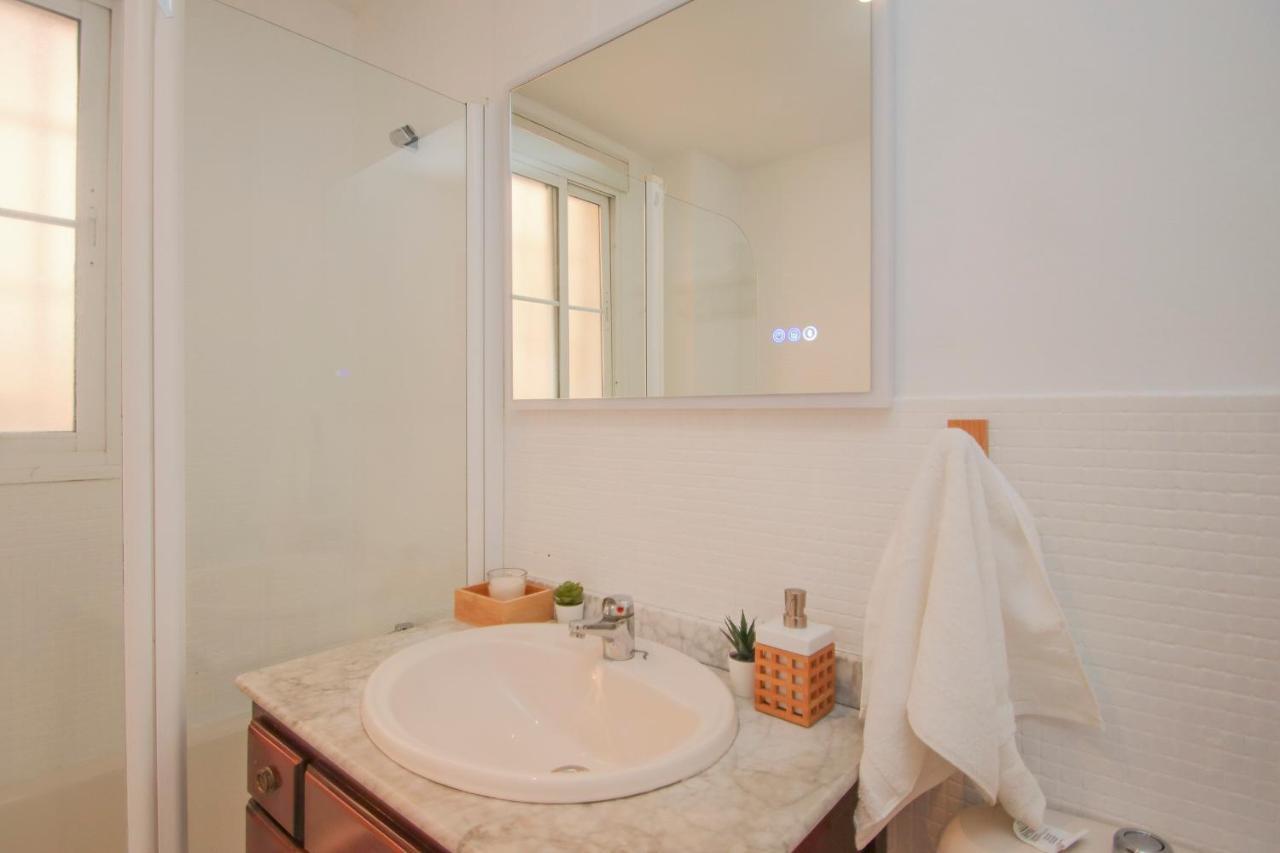 Modern Apt - Luxe Queen Bed - Walk To Isla Magica Seville Exterior photo