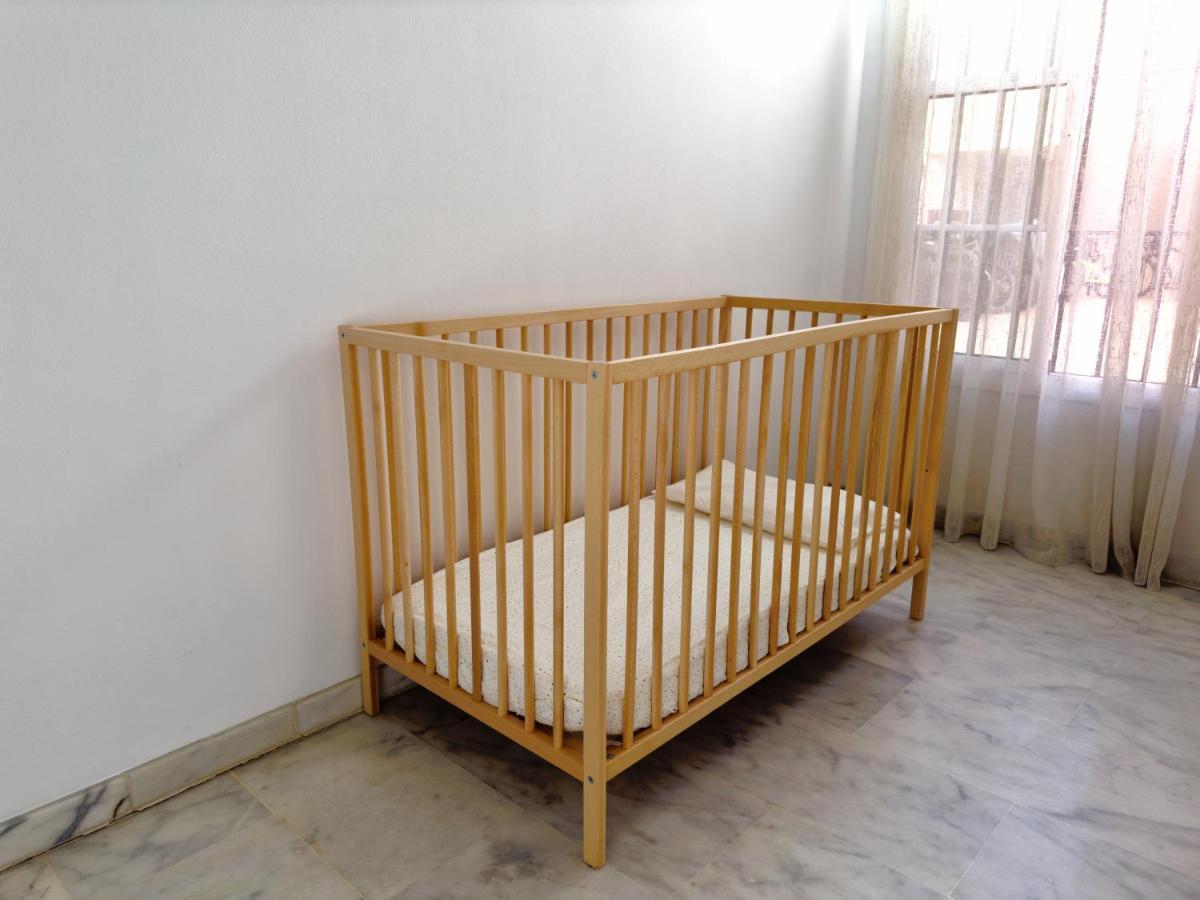 Modern Apt - Luxe Queen Bed - Walk To Isla Magica Seville Exterior photo